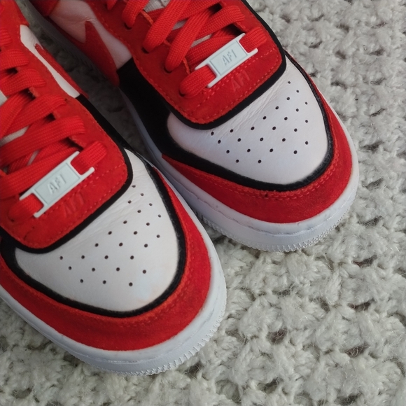 Nike Red and White Women's Sneakers - Picture 4 of 11